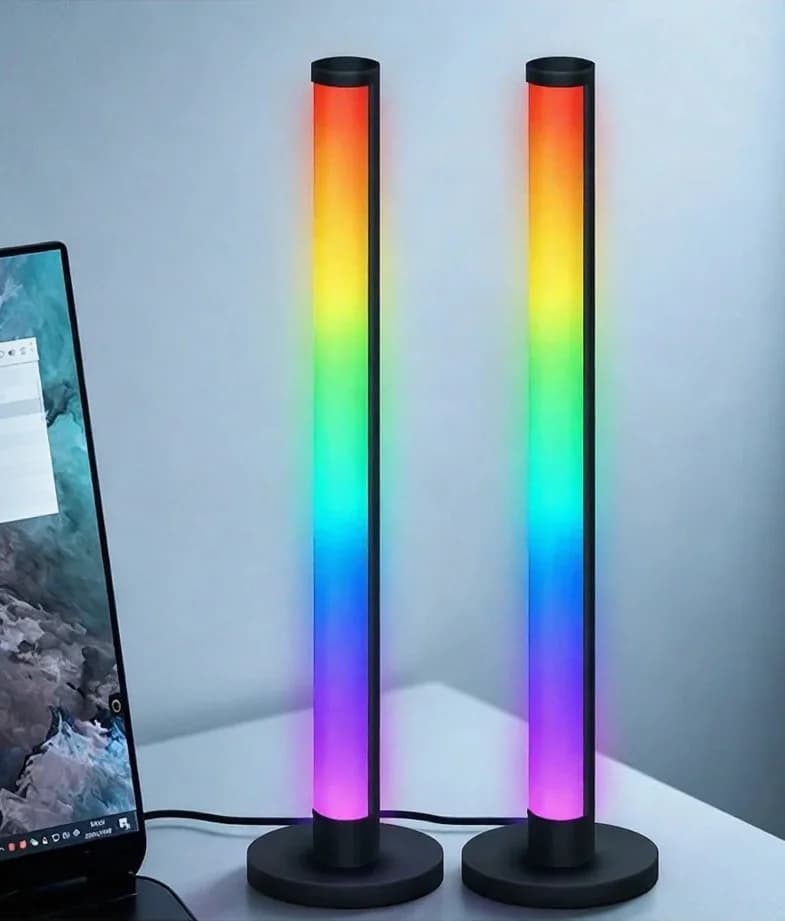 RGB LED stolná lampa reagujúca na zvuk s ovládaním cez aplikáciu