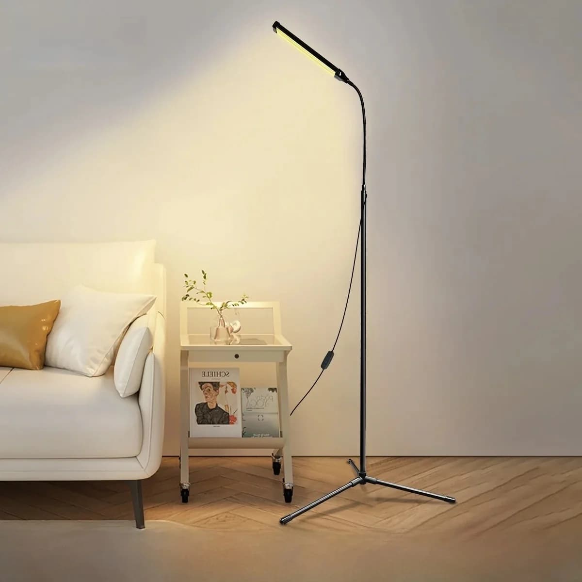 Podlahová lampa napájaná z USB s trojnožkou a tromi režimami farieb