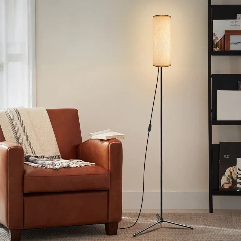 LED stojaca lampa s textilným tienidlom, stmievateľné trojfarebné svetlo