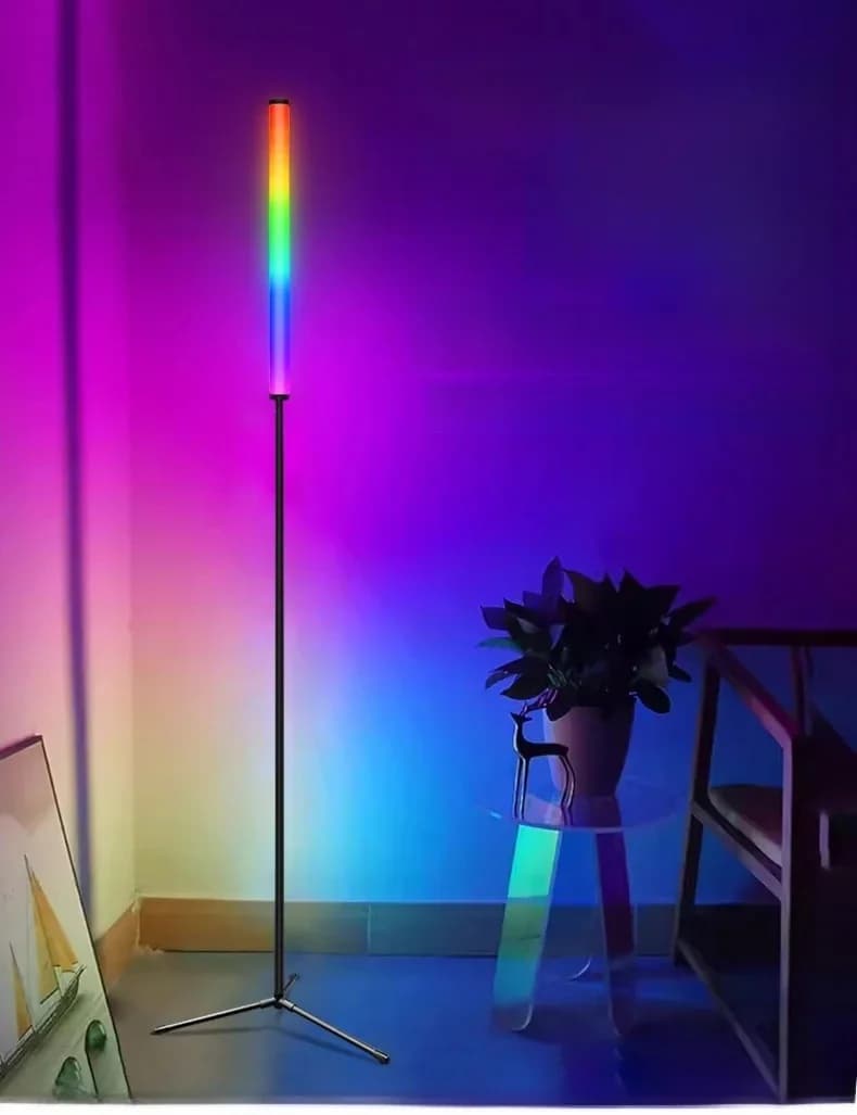 RGB stojacia lampa so zmenou farieb, synchronizáciou hudby a ovládaním cez aplikáciu
